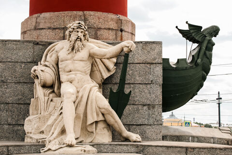 ростральные колонны