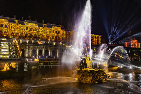 От мытья чаш до майских фейерверков: как Петергоф просыпается после зимы