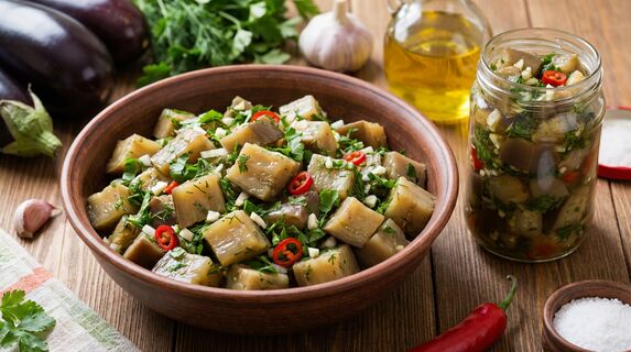 Закупаюсь тоннами баклажанов, чтобы готовить снова и снова этот салат: такой вкусноты вы еще не пробовали