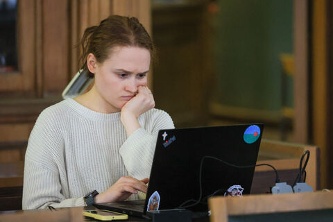 студент, ноутбук