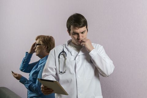 Не зарплата, а прибавка: молодым врачам предлагают выдавать денежные сертификаты