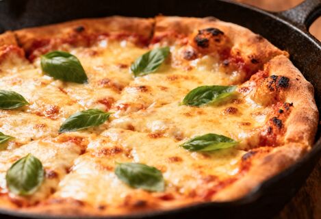 Готовлю пиццу из жидкого теста на сковороде - получается вкуснее, чем в Италии: даже крошки не останется