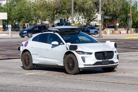 Первый в России IT-город: что посмотреть в месте, где ездят беспилотные авто, а еду развозят роботы