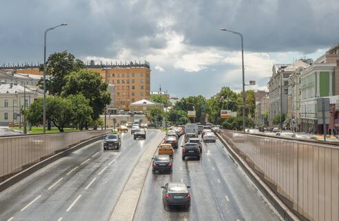 Россия окажется во власти капризной погоды: от жары до затяжных ливней — где похолодает