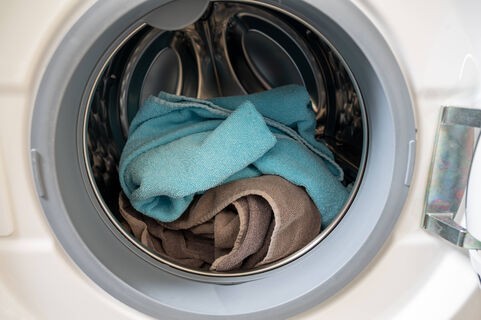 Нажала 1 рычаг на стиралке: И оттуда вывалили комья чёрной грязи - делаю раз в полгода