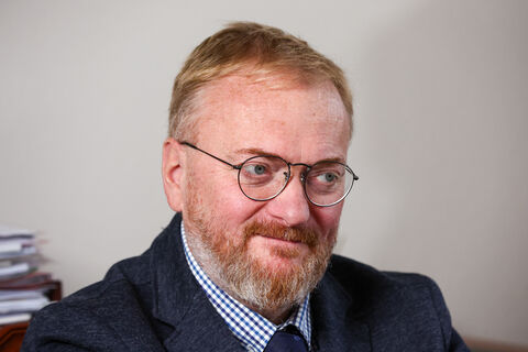 Милонов усмотрел связь между нападениями подростков в школах Петербурга и Подмосковья