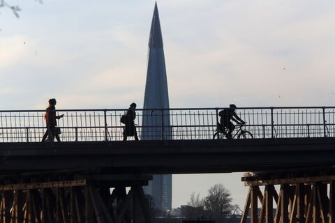 Хотел построить ещё Пётр I: «Лахта Центр» показал, как возводят Триумфальный столп в честь победы в Северной войне