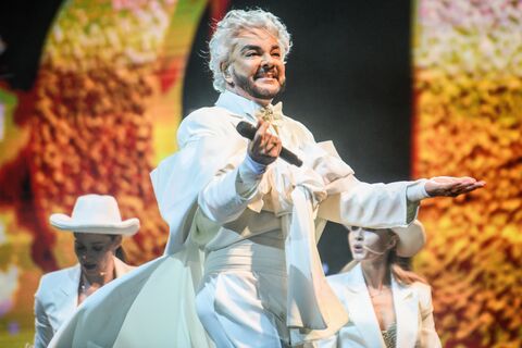 От загоревшейся пиротехники до свадьбы в 94-м: Киркоров снова признался Петербургу в любви