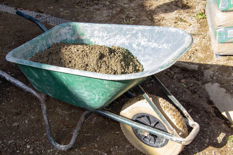 Бетон не будет крошиться: почему нельзя лить воду в цемент - правильная технология замеса