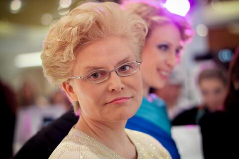 Потерявшая отца Меньшова публично попросила Малышеву спасти больных детей
