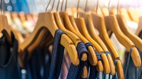 Одежду этих цветов нужно обходить стороной: визуально добавит лишних кило