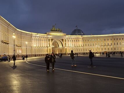 Четырехдневная рабочая неделя: жителям Петербурга назвали, сколько выходных в мае