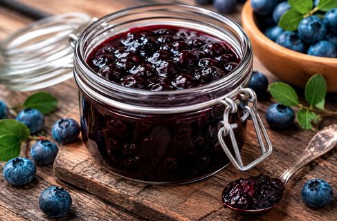 Рецепт варенья-пятиминутки из черники - вкуснее просто не бывает: не десерт, а ягодное сокровище