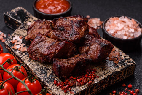 Это мясо в 100 раз вкуснее шашлыка: Как готовить нежную свинину в медово-чесночном соусе - простой рецепт