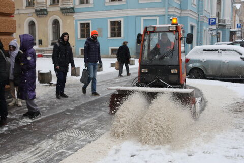 Петербург станет чище: в городе строят новую базу для спецтехники, а в Пулково запускают роботов-клинеров