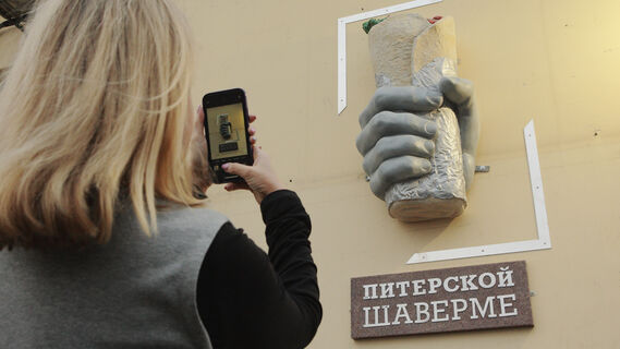 современное искусство на домах Петербурга