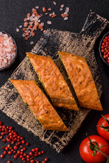 Мясной пирог на скорую руку – хитрая альтернатива тесту: для семейного чаепития идеально – и ничего месить не надо