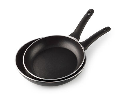 Сковорода засияет как новая: способ "Три стакана" растворит вековой нагар и жир – без всяких "шуманитов" и танцев с бубном