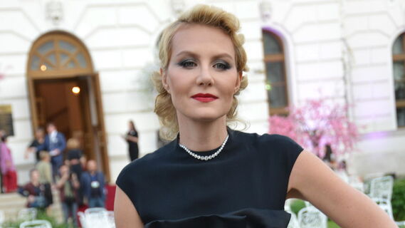 Рената Литвинова рассказала, что критика от мамы ее только закаляет