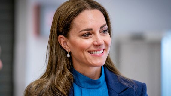 Что Кейт Миддлтон сообщает миру своими нарядами