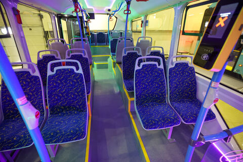 Ночная зарядка — дневной комфорт: 100 электробусов меняют общественный транспорт Петербурга