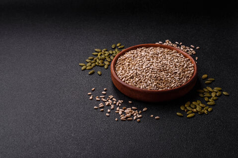 Как посеять мелкие семена: Бабуля-огородница нашептала хитрый способ