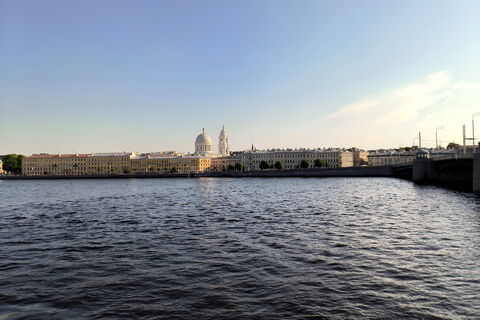 Шум генераторов и водолазы под водой: заброшенный ресторан на набережной Макарова попытался утонуть второй раз за месяц