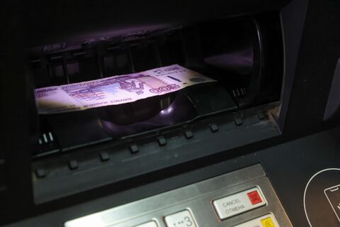 Петербург догоняет Москву: почему в Северной столице отказываются от наличных денег