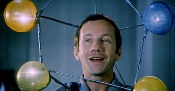 Инопланетяне вместо баньки: эту новогоднюю фантастику с Крамаровым внесли в список запрещенных, а после заменили «Иронией судьбы»