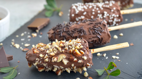 Сладкоежки будут в восторге: этот десерт из бананов вкуснее тортов и пирожных