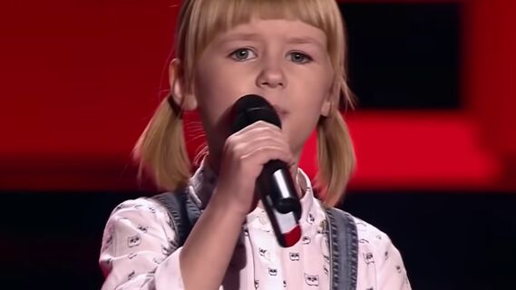 Девочка с кукольным лицом, которая «взорвала» «Голос»: вот как теперь выглядит юная певица