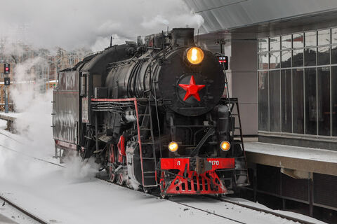 Не из Москвы: обновлённая «Красная стрела» пришла в Петербург прямиком с Тверского завода