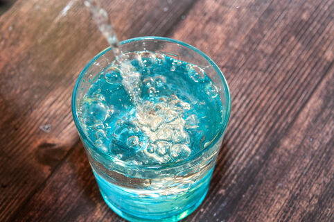 вода