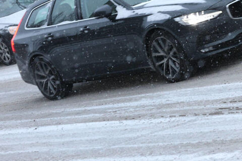Вот что сделал инспектор ГИБДД, когда увидел снег на номерах: безжалостная судебная практика