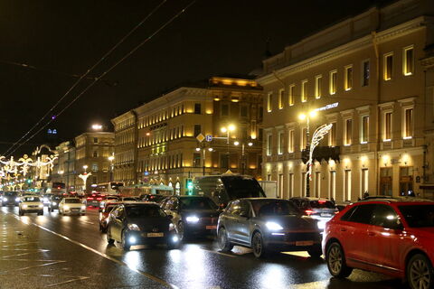 Без саней и оленей: Деды Морозы за рулём петербургских автобусов