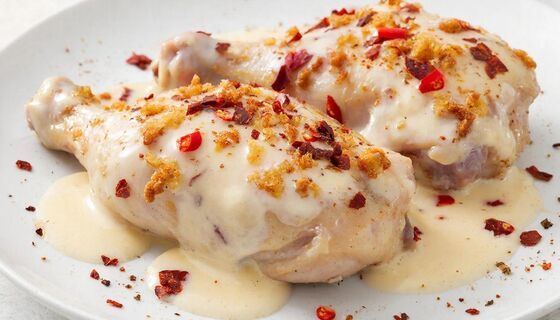 Заливаю курицу кефиром — и получаю ужин, который просят каждый день: мясо тает во рту