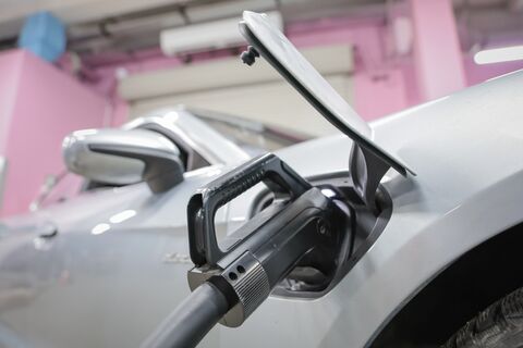 20 минут на кофе и стрижку: на правом берегу Невы открыли огромный электрохаб с бесплатным Wi-Fi и сервисным комфортом