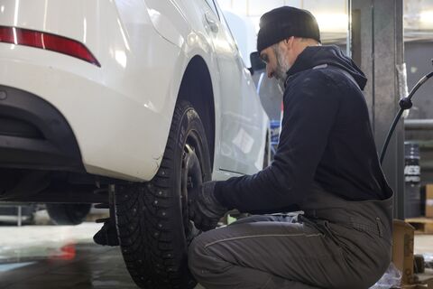 149 тысяч для слесарей: кто из «синих воротничков» богаче в Петербурге