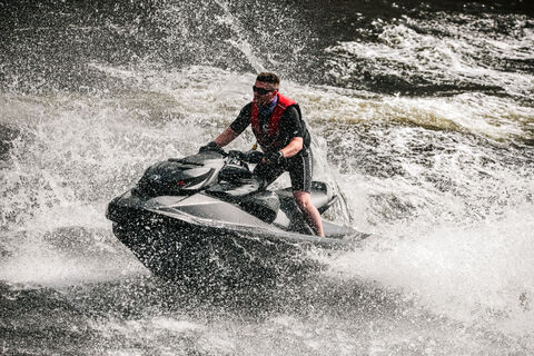 «Противоядие» найдено: почему легкие гидроциклы больше не пустят в каналы Петербурга и нужна ли им регистрация