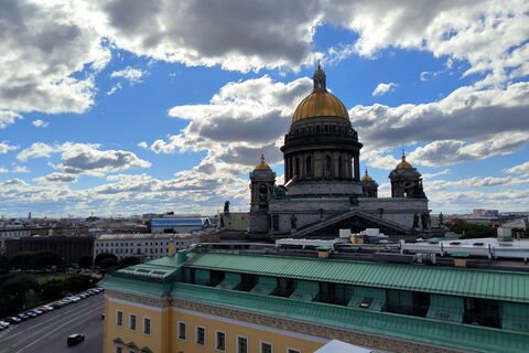 Миллиард под крышей: в 2025-м на ремонт почти 3 тысяч петербургских кровель ушло свыше 1,1 млрд рублей