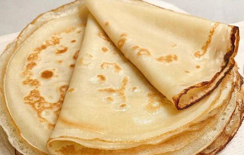 Самые тонкие и дырчатые: Как я пеку блины на молоке - простой рецепт по шагам