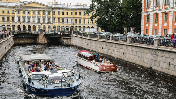 Водный канал, город