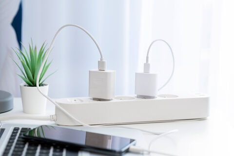 Прослужит на 2 года меньше: привычка, которая быстро оставит без смартфона – есть у многих