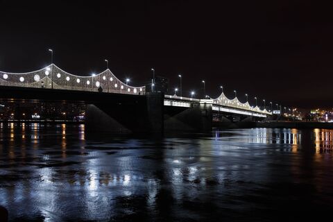 Светло, даже если ночи не белые: как в Санкт-Петербурге зажглись первые фонари