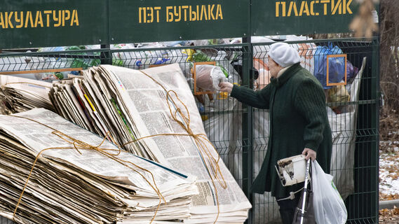 «Радянська Волинь» и другие сокровища: что ищут на помойке петербуржцы