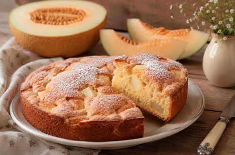 Заменяю яблоки на дыню в шарлотке - получается еще вкуснее: не пирог, а просто сказка
