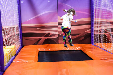 Попрыгали и хватит: в России задумались об ограничении батутных аттракционов