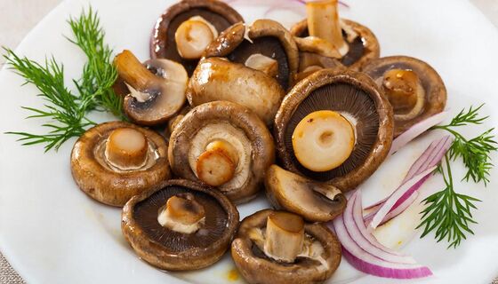 Мариную шампиньоны дома всего за 30 минут: быстрый рецепт вкуснейшей закуски