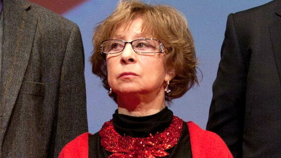 Моложе на 20 лет: за кого Лия Ахеджакова вышла замуж в 63 года