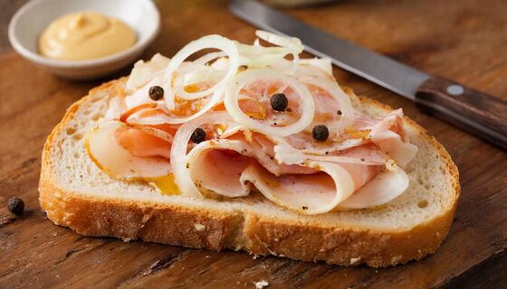 Аппетитное сало на луковой шелухе - старинный деревенский рецепт: вкуснее не бывает, справится каждый 